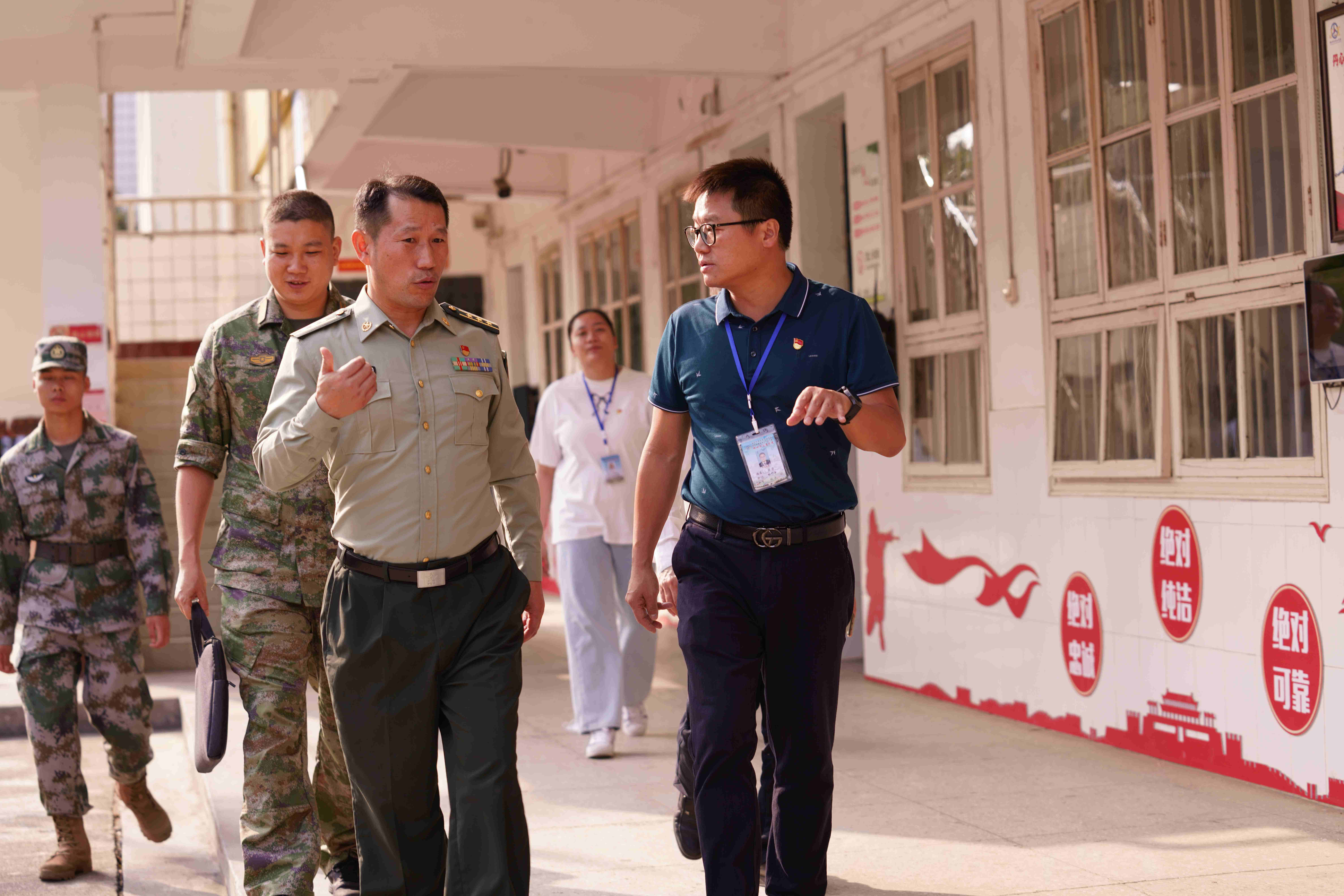 牢记青春使命，勇担时代重任 --柳州市军分区领导到柳州市交通学校调研指导工作