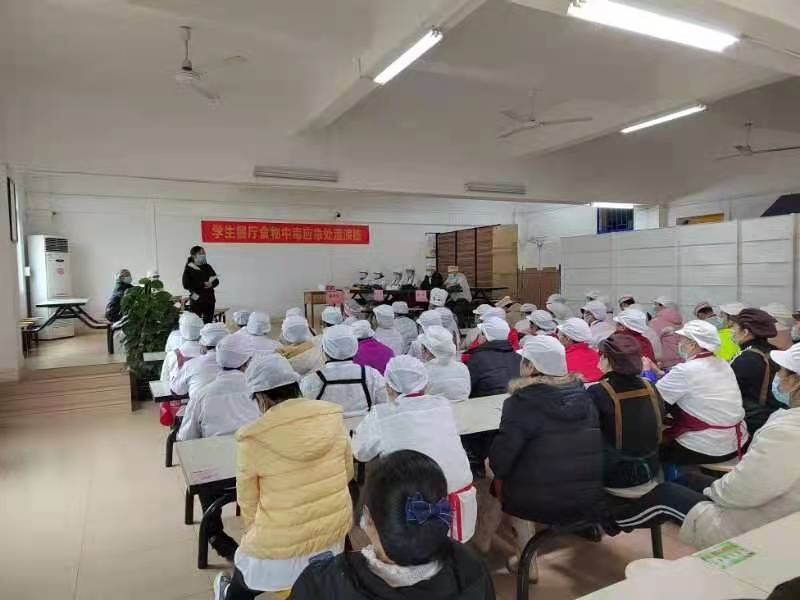 食品安全无小事  常抓不懈是关键 ——柳州市交通学校开展学生餐厅食物中毒应急处置演练