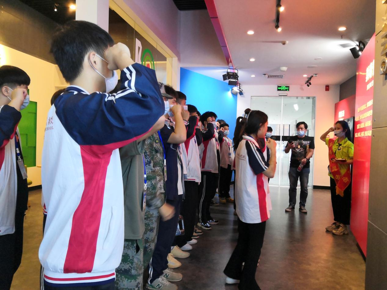 筑牢青春禁毒防线 ——柳州市交通学校组织师生到市禁毒教育基地开展“6.26”国际禁毒日教育活动