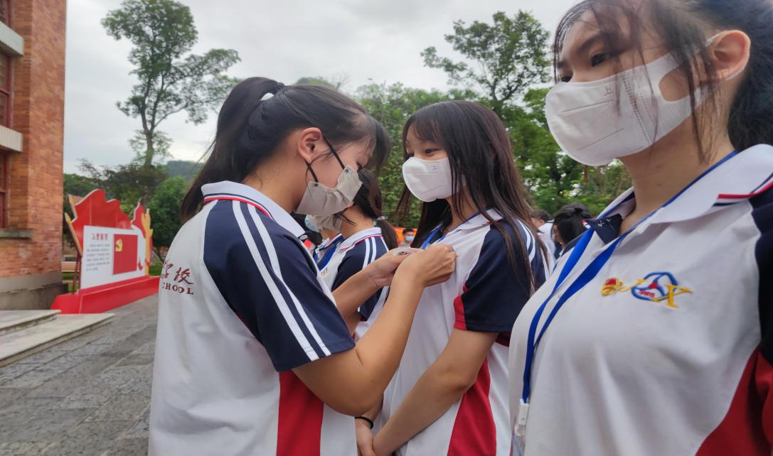 “青春心向团，建功新时代” ——柳州市交通学校新团员入团仪式成功举办