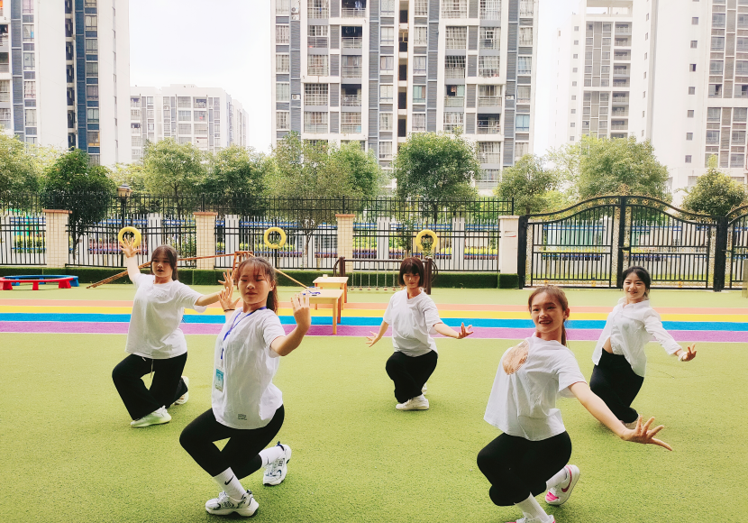 柳州市交通学校带学生进企业参观面试落实实习岗位