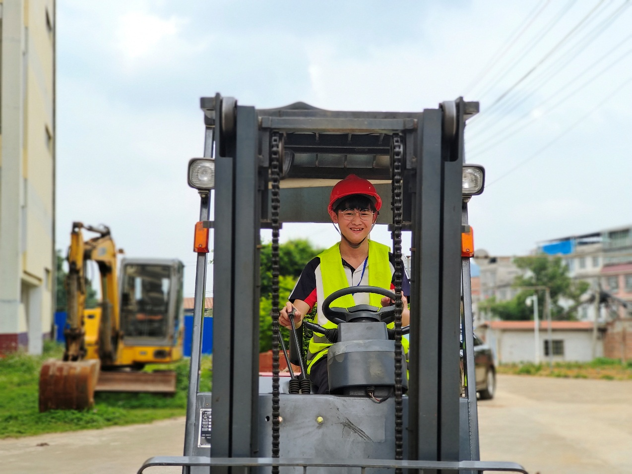 青春榜样 点亮梦想—— 柳州市交通学校举行“交校好榜样”颁奖仪式