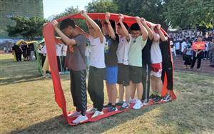 挥洒汗水 共创文明 趣味运动 增进友谊 --柳州市交通学校汽车工程系举办新生入学活动