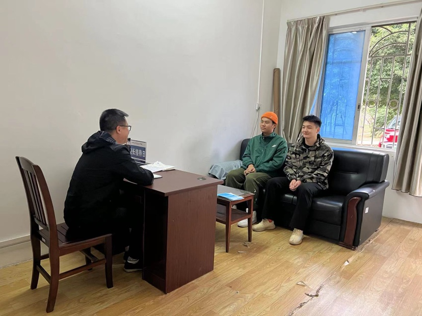  倾听师生心声 推进学校发展  “校长接待日”活动成效初现