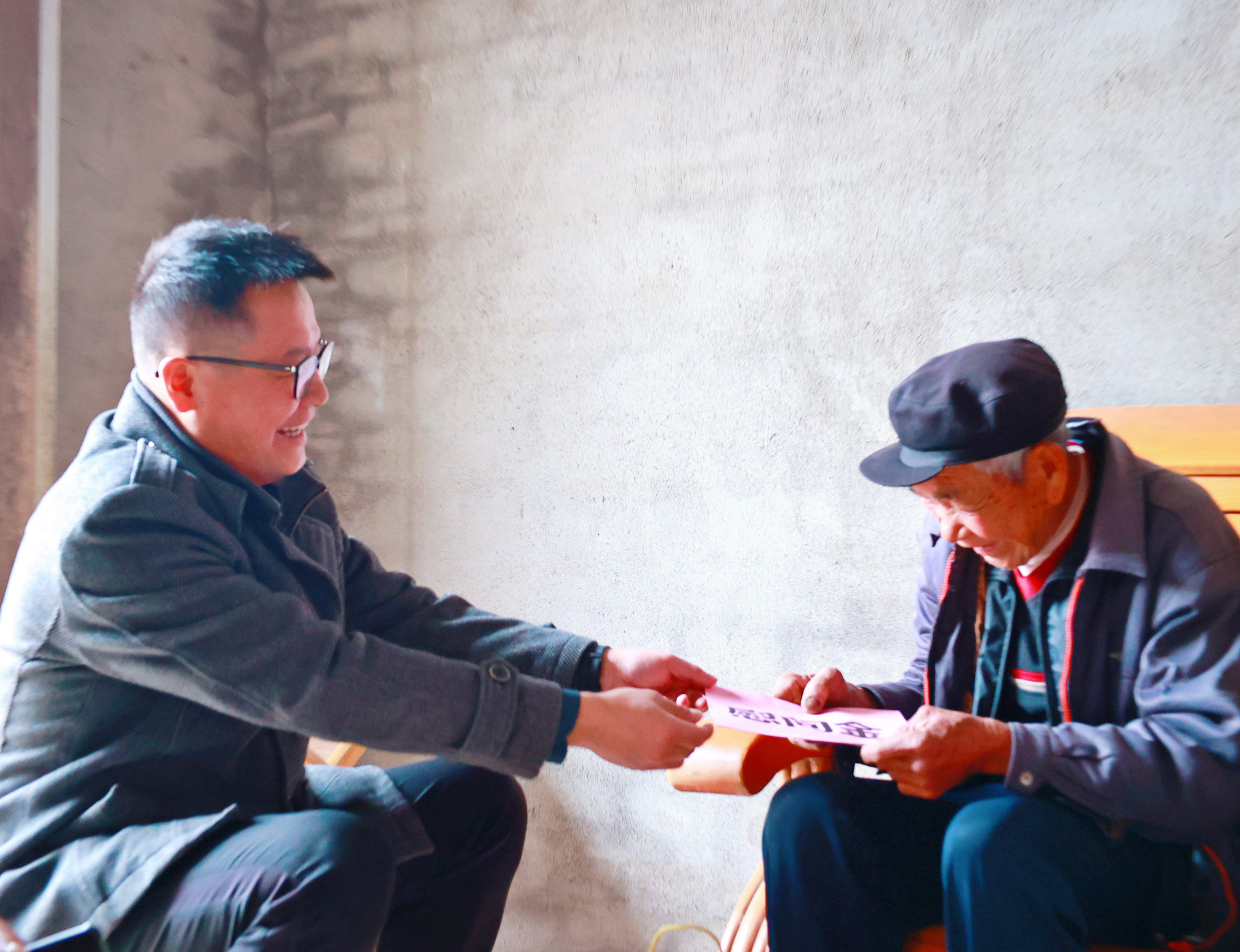 暖！柳州市交通学校赴定点帮扶村开展走访慰问活动