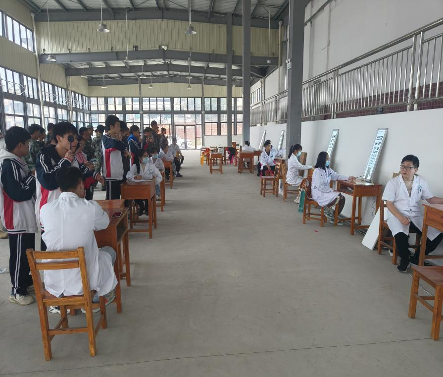 柳州市交通学校开展视力屈光度检测活动