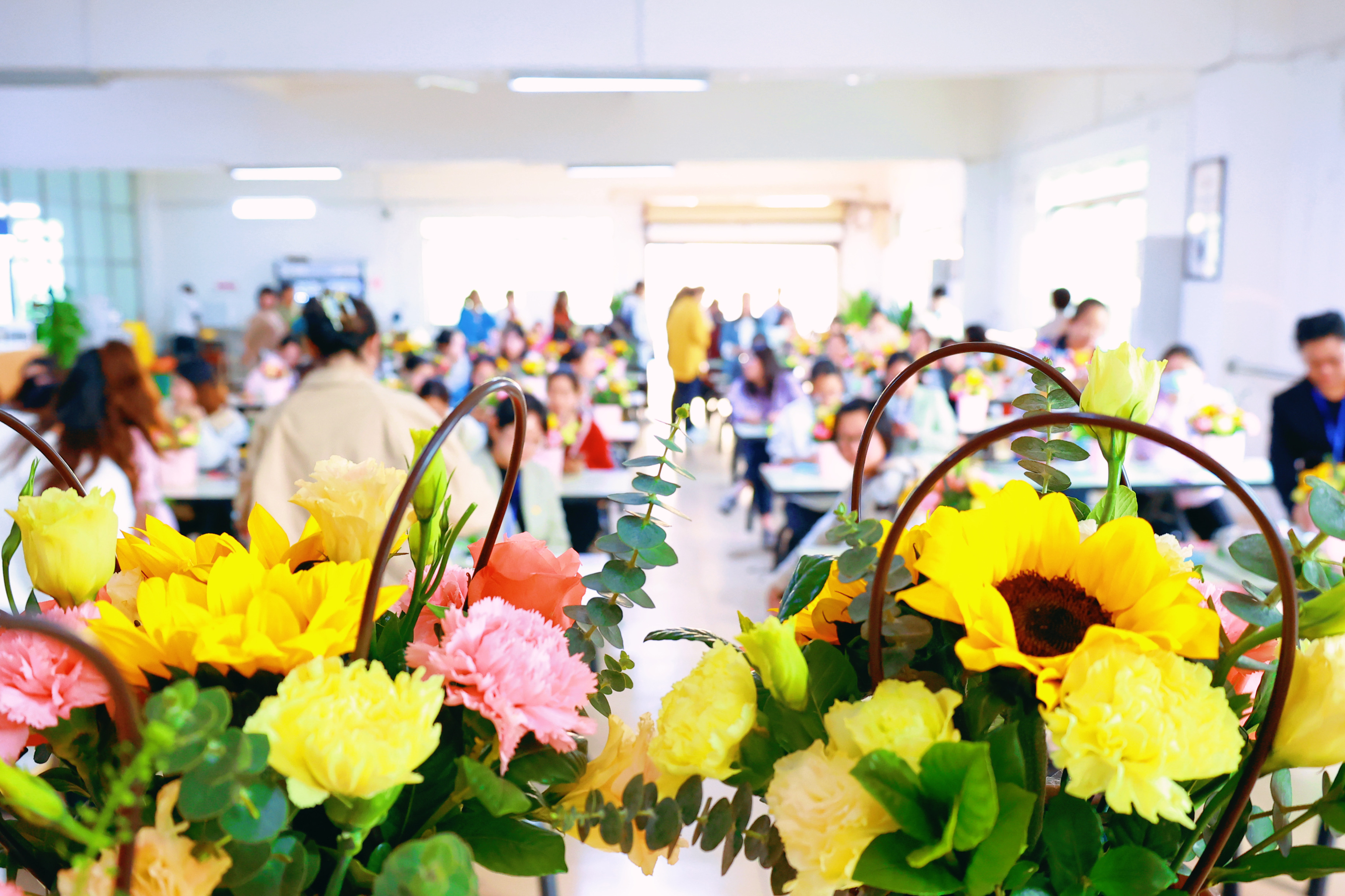 插花品香 永绽芳华 ——柳州市交通学校开展女工活动