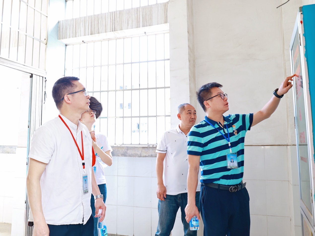 柳州市交通学校 开展“壮族三月三”、 劳动节和汛期安全防范安全检查活动