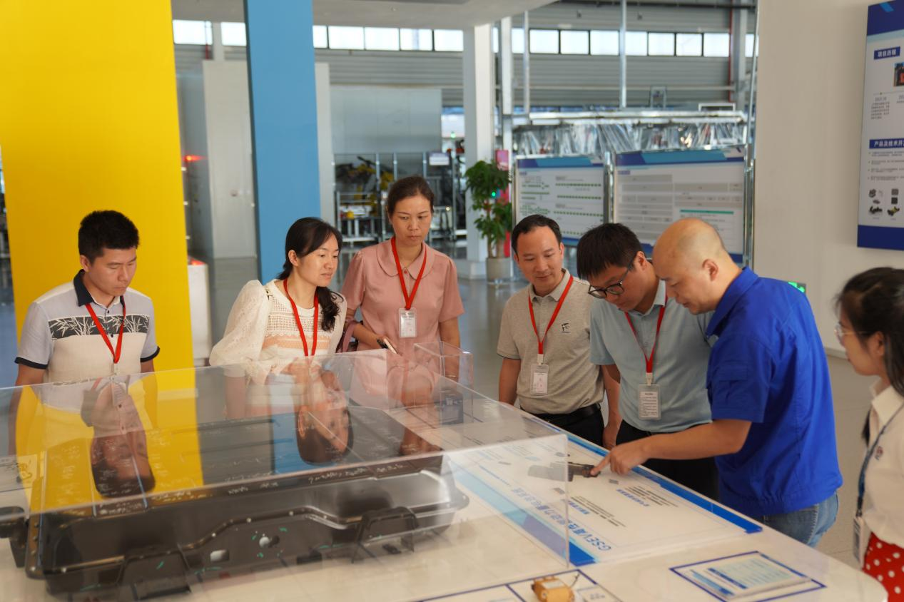 访企拓岗促就业，产教融合谋新篇 —柳州市交通学校赴新能源汽车、动力电池企业开展校企合作调研