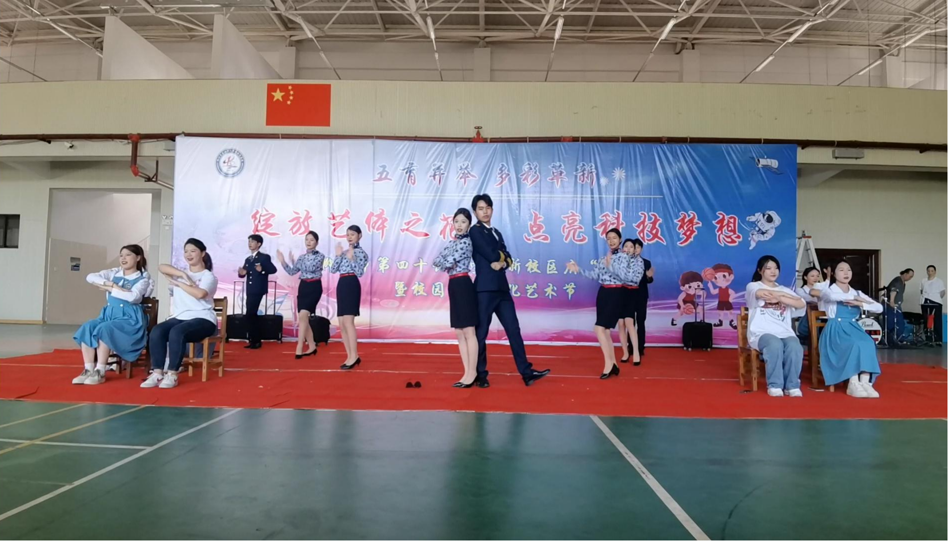 柳州市交通学校职教系列活动之入中学 ——绽放艺体之花 点亮科技梦想