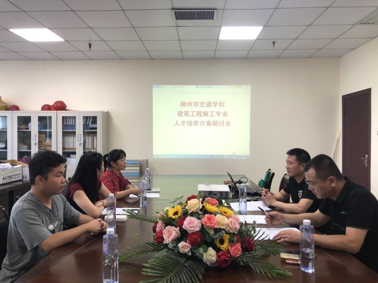 我校组织航海与路桥工程系教师赴企业做人才培训研讨活动