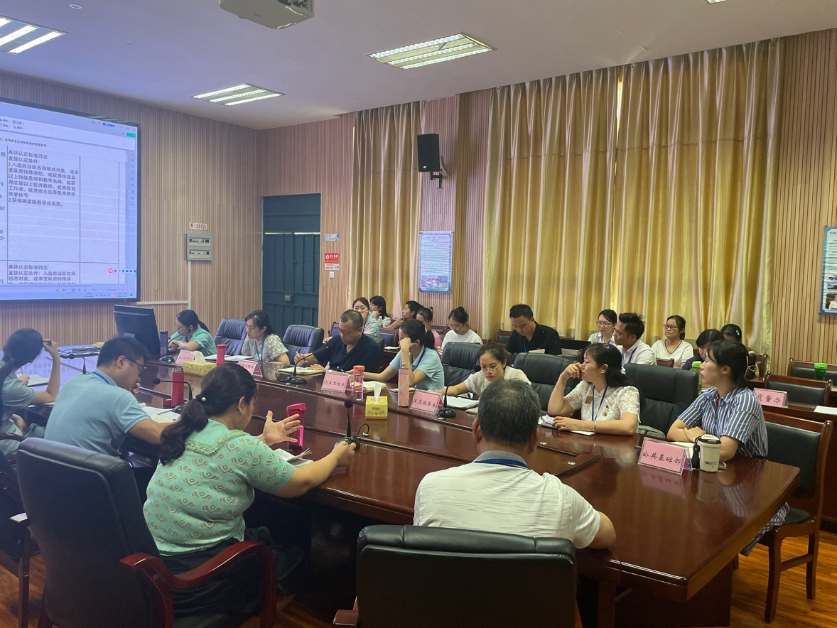 名师引领促成长 踔厉前行谋新篇 ——柳州市交通学校召开名师培养研讨会