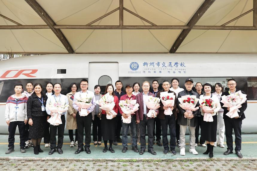 柳州市交通学校举办 2023年度教职工荣誉退休仪式