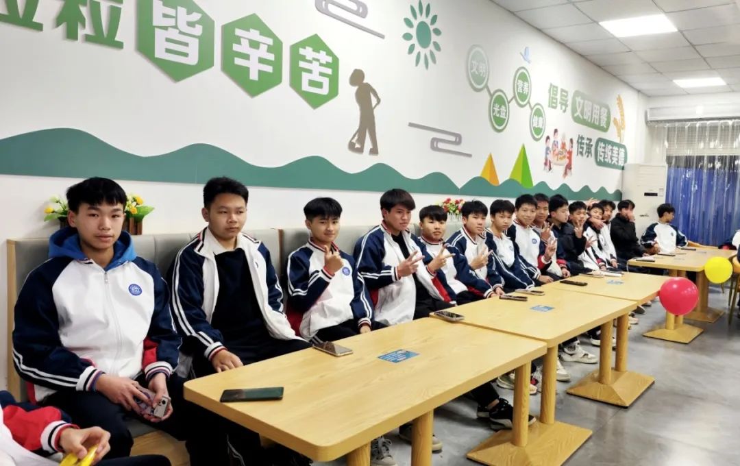 腊八欢舞    粥香韵味