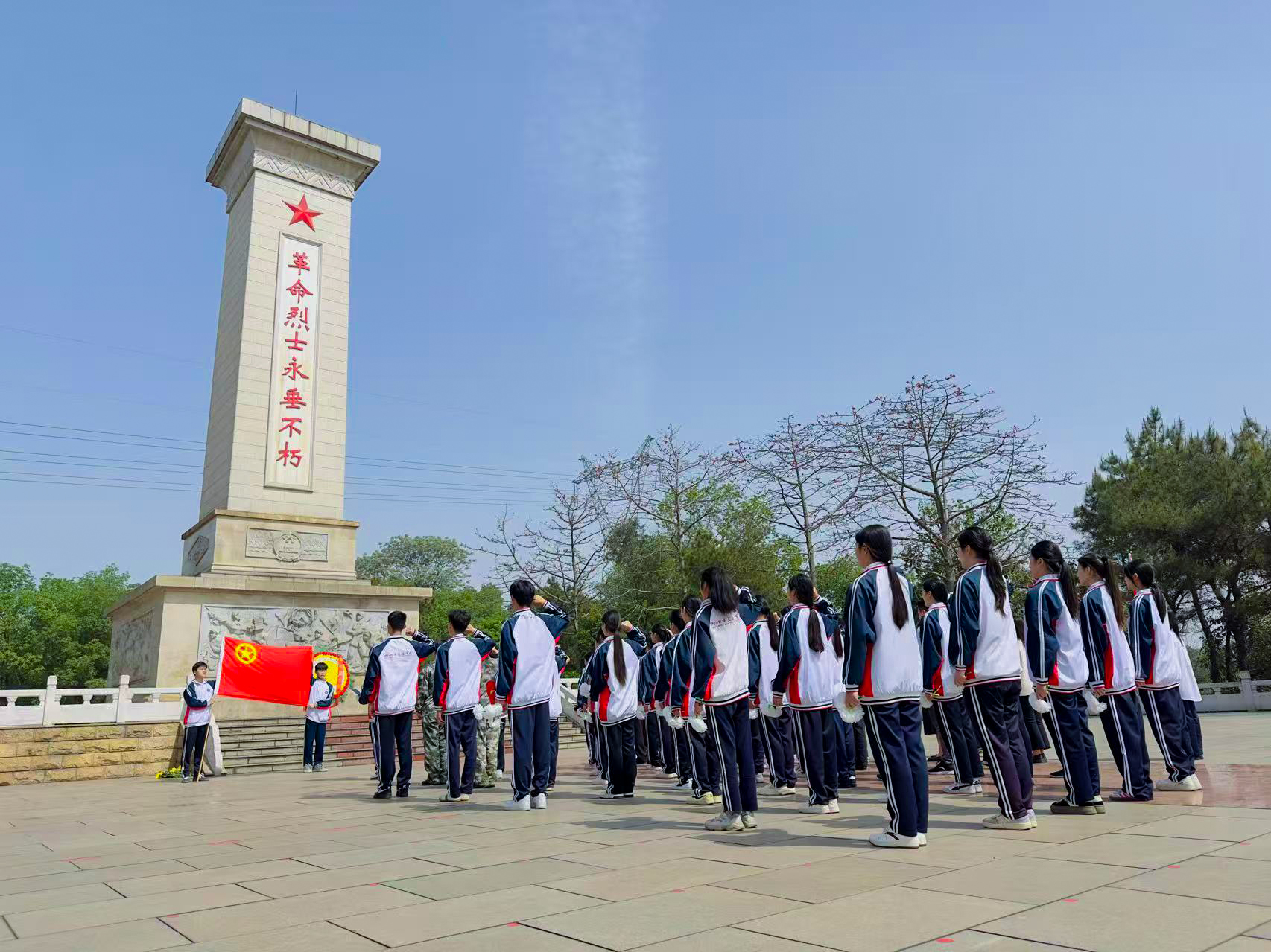 清明祭英烈 精神永传承