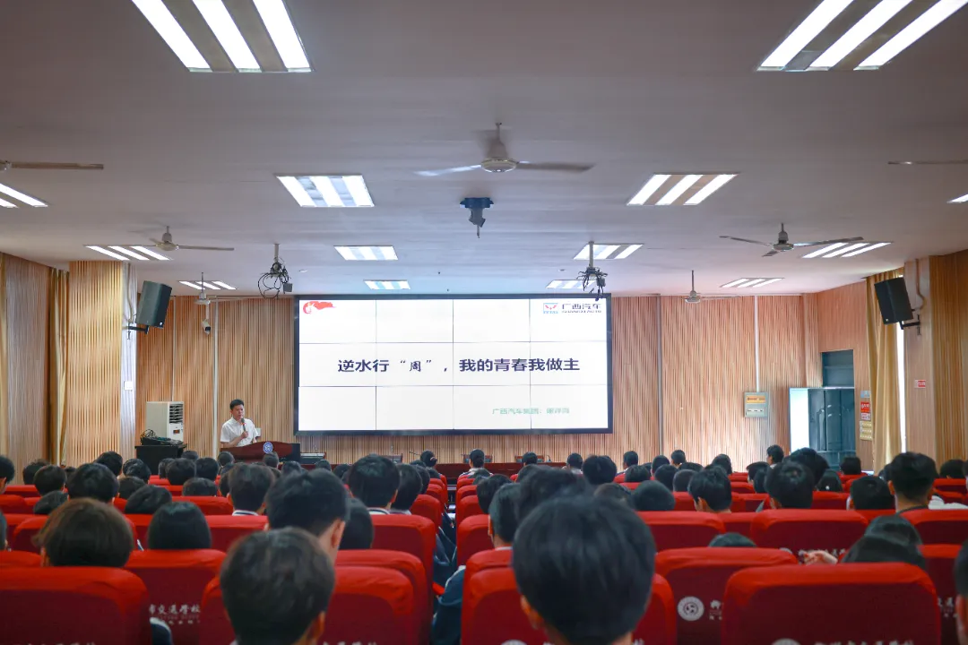 从职场菜鸟到大国工匠：他在五四座谈会上分享“逆水行舟”的青春密码