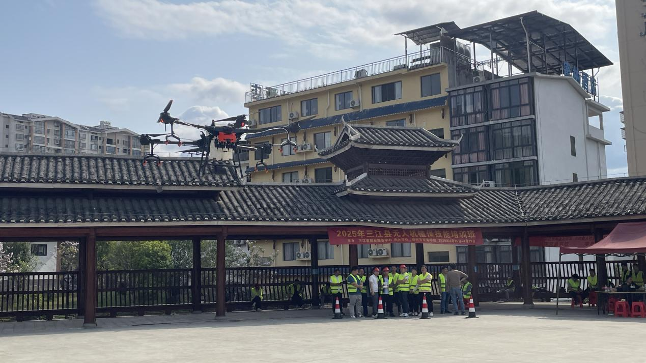赋能低空经济，培育专业人才！柳州市交通学校助力三江无人机植保培训圆满举行