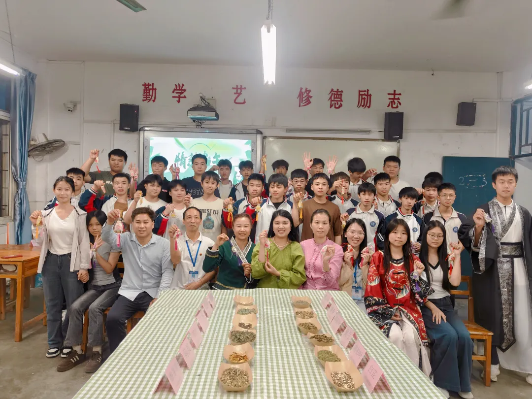 家校共育谱新篇 端午文化润心田