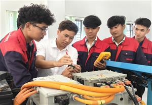 “职教出海”再添浓墨重彩的一笔 | 柳州市交通学校派教师赴柬开展职教志愿服务活动