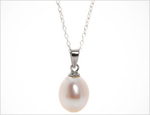 Pearl pendant from Sacred Jewels